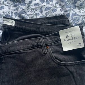 Black Abercrombie & Fitch High Rise 90’s Relaxed Jean with crossover waist